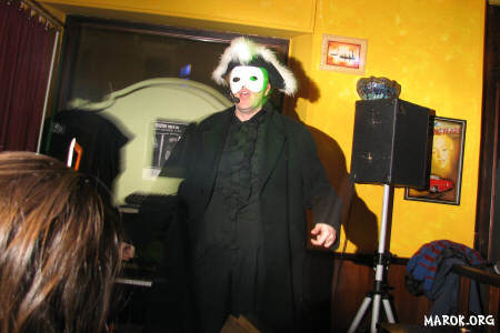 Alan in incognito