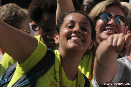 Sorridi, Rebeca! Sei su marok punto org!