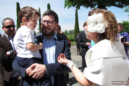 Ehi! Non si fanno le boccacce alla sposa!