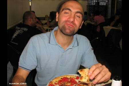 Il mondo mangia la mia pizza! - #1