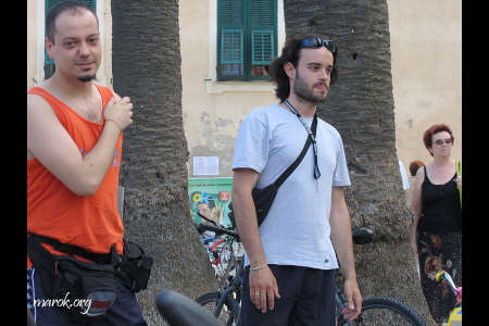 Re Federico fa finta di non vedere