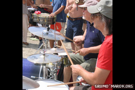 Sì però fate piano, c´è gente che dorme!