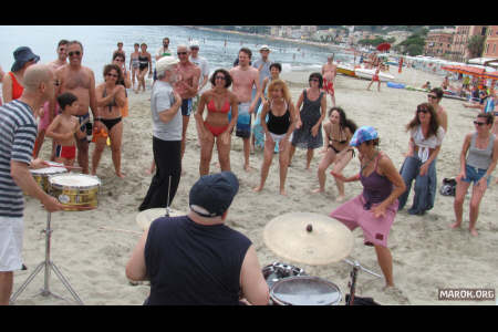 Non si fa la cacca in spiaggia!