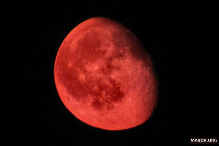 E anche a Laigueglia... la LUNA ROSSA!