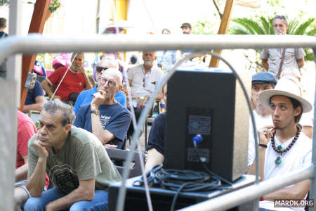 Pubblico jazz in piazza Cavour