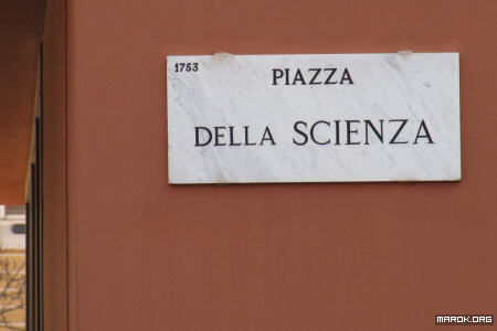 Una piazza un perché