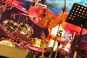 Billy Cobham batte