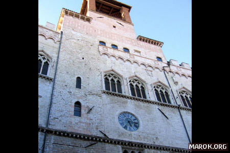 Palazzo dei Priori - Lato Est - Torre