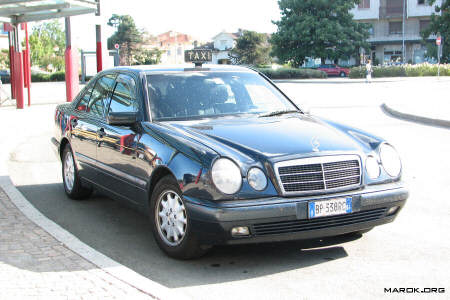 No, sul taxi funebre non ci salgo! Fankulo!