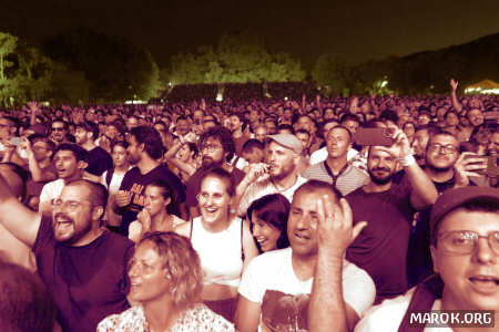 Sui loro volti, si dipinse.