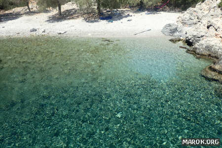 La spiaggia di Little Eden sfida la compressione JPEG. Ne resterà soltanto uno!