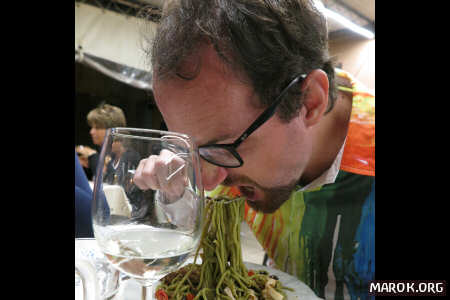 Il mondo mangia la mia pasta al pesto