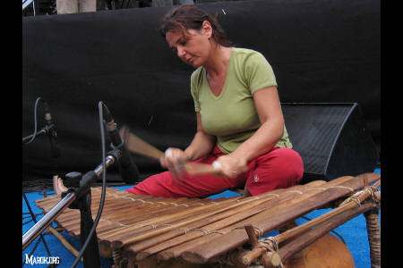 Carla Colombo plays balafon