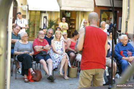 Pubblico jazz in piazza Libertà