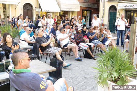 Pubblico jazz in piazza Libertà