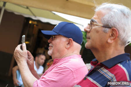 Giovani con lo smartphone