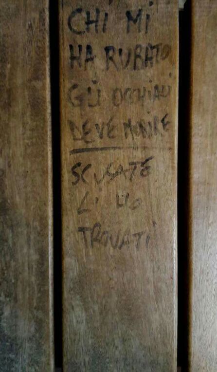 Chi mi ha rubato gli occhiali deve morire!