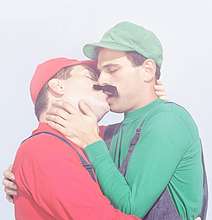 mario luigi kissing