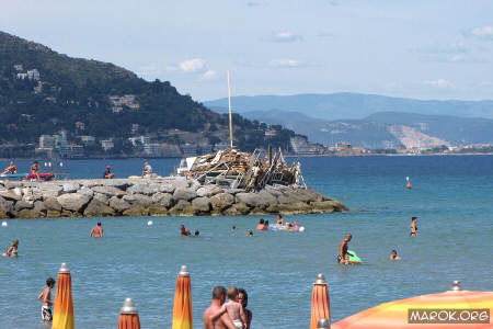 Preparativi per il falò